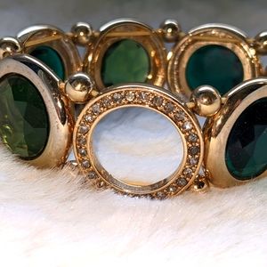 WIDE CIRCLE SHAPE GREEN CRYSTAL STRETCH BRACELET